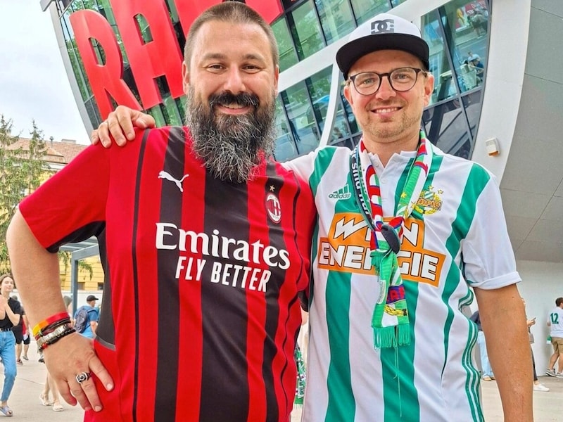 Der Block West ließ Rapid heute zum 125-Jahr-Jubiläum hochleben – Mattia (li.) und Ronald hatten auf ein gutes Match gehofft. (Bild: Christian Mayerhofer)