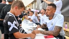 Ex-Weltmeister Jerome Boateng bei der Autogrammstunde (Bild: Dostal Harald)