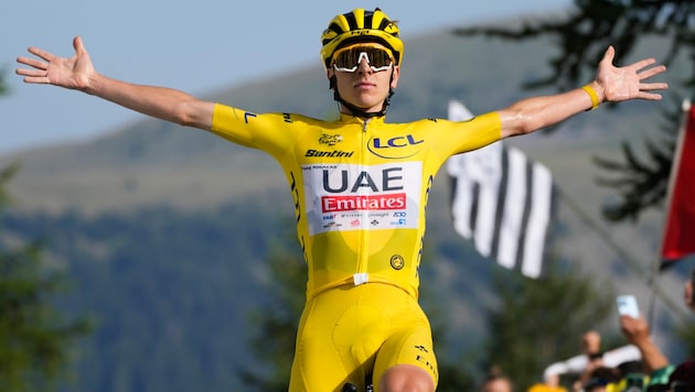 Im Vorjahr hat Tadej Pogačar die Tour de France gewonnen – gelingt ihm dieses Kunststück auch heuer wieder? (Bild: Copyright 2024 The Associated Press. All rights reserved)