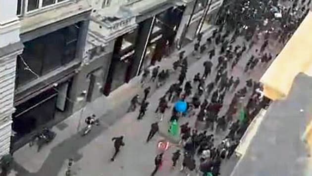 Hunderte linke Aktivisten liefen durch Innenstadt