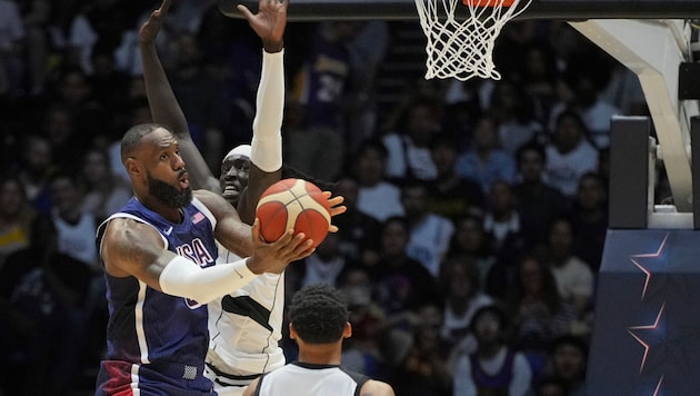 That was close: LeBron James prevents US defeat. (Bild: AP)