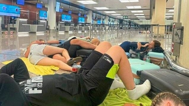 The family from southern Styria had to spend an unexpected night at the airport in Barcelona. (Bild: zVg)