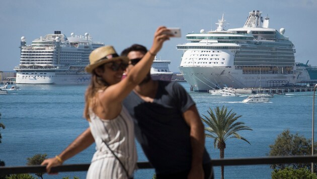 Kreuzfahrtpassagiere sollen küftig in Barcelona eine höhere Steuer bezahlen.  (Bild: APA/JAIME REINA / AFP)