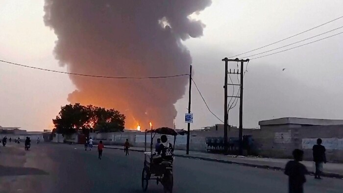 Nach dem tödlichen Drohnenangriff der pro-iranischen Huthi-Miliz auf Tel Aviv am Freitag hat die israelische Luftwaffe am Samstag „militärische“ Ziele im Jemen angegriffen