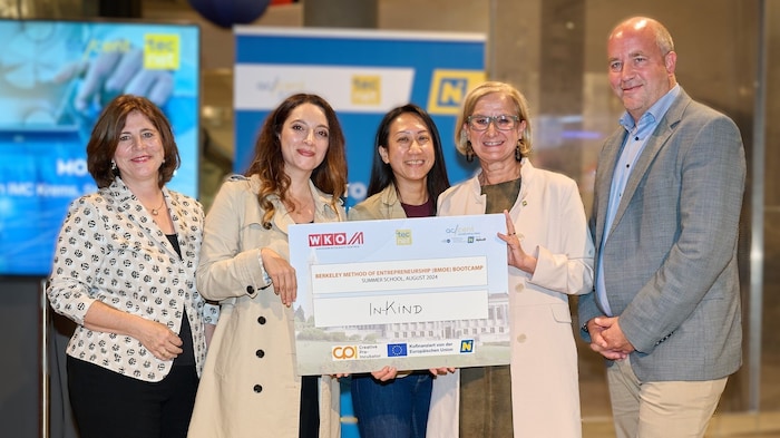 Doris Agneter (GF tecnet equity) (li.), Natalia Aldana, Chieh Pan, Landeshauptfrau Johanna ...