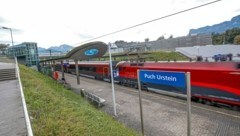 Beim Bahnhof Puch-Urstein blieb das Mädchen alleine im Zug zurück. (Bild: Markus Tschepp/MARKUS TSCHEPP)