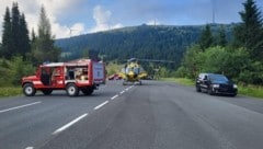 Der verletzte Biker wurde vom Rettungshubschrauber ins LKH Graz geflogen (Bild: FF Glashütten)