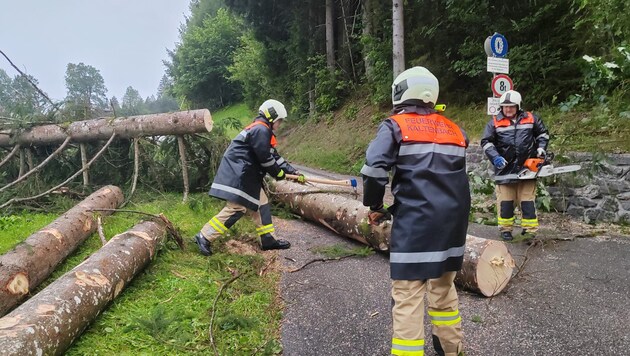 The Kaltenbach fire department was also deployed in the storm. (Bild: ZOOM Tirol)