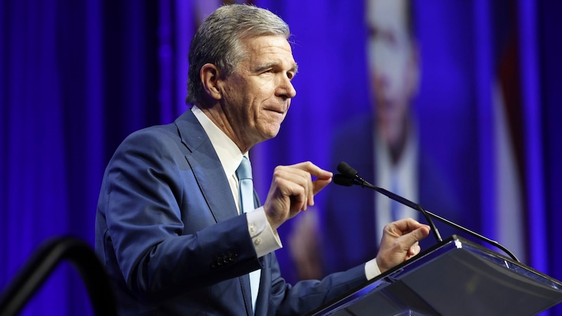 Roy Cooper has already openly announced his support for Harris. (Bild: AP)