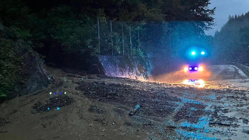 Mudslides like here in Mühlbach am Hochkönig had to be cleared (Bild: Feuerwehr Bischofshofen)