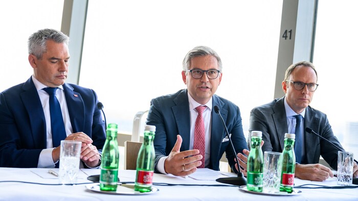 Kanzler Karl Nehammer (ÖVP) beim Donauturm