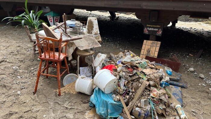 The damage is enormous. Objects are barely usable, destroyed by the masses of water.