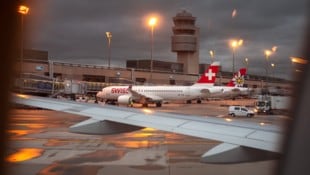 Flughafen Zürich (Bild: AFP/Fabrice COFFRINI)