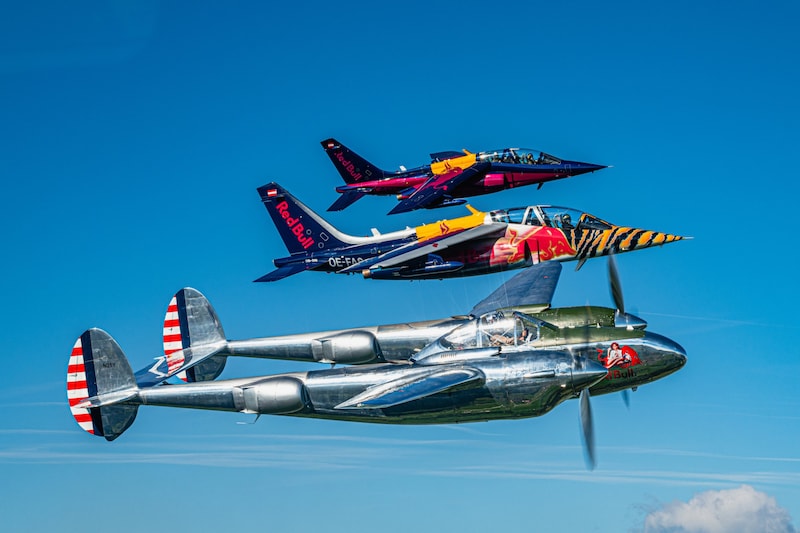 Airpower will once again offer the many visitors a fantastic spectacle. The Flying Bulls will also be there, conjuring up a special display in the air. (Bild: Aviation PhotoCrew / Red Bull Content Pool)