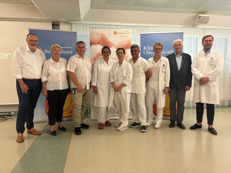Governor Hans Peter Doskozil, Director of Nursing Bettina Schmidt, Manfred Degendorfer (Commercial Director), Medical Director Prim. Dr. Evelyne Bareck, OÄ Dr. Simone Gutmann (Medical Site Management Gynaecology and Obstetrics), Prof. Dr. Kazem Nouri (Head of the Kinderwunsch Burgenland Institute), OA Dr. Peter Bauer (Head of the Kinderwunsch Burgenland Institute), Univ.-Prof. Dr. Stephan Kriwanek (Medical Director Gesundheit Burgenland), Prim. Dr. Alexander Albrecht (Head of the Department of Gynecology and Obstetrics Oberwart/Oberpullendorf). (Bild: Carina Fenz) Governor Hans Peter Doskozil, Director of Nursing Bettina Schmidt, Manfred Degendorfer (Commercial Director), Medical Director Prim. Dr. Evelyne Bareck, OÄ Dr. Simone Gutmann (Medical Site Management Gynaecology and Obstetrics), Prof. Dr. Kazem Nouri (Head of the Kinderwunsch Burgenland Institute), OA Dr. Peter Bauer (Head of the Kinderwunsch Burgenland Institute), Univ.-Prof. Dr. Stephan Kriwanek (Medical Director Gesundheit Burgenland), Prim. Dr. Alexander Albrecht (Head of the Department of Gynecology and Obstetrics Oberwart/Oberpullendorf). (Bild: Carina Fenz)
