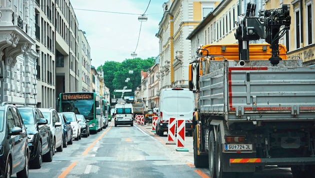 In der Elisabethstraße endete die Flucht des Bikers (Symbolbild).