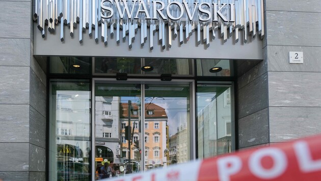 The Swarovski branch in Linz was robbed. (Bild: Einöder Horst/Horst Einöder/Flashpictures)