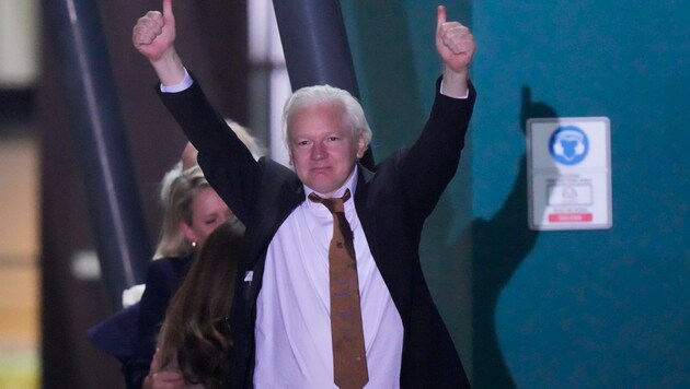 Julien Assange ist mittlerweile ein freier Mann. (Bild: AP/Rick Rycroft)