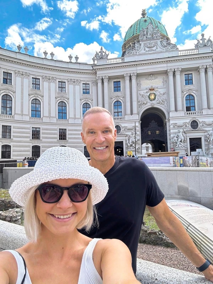 Mit seiner Frau Mari erkundete Fleming bereits Wien.