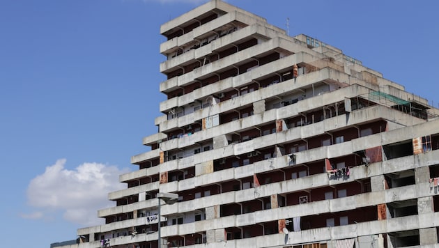 The accident occurred near the former social housing building "Le Vele" (pictured) in Scampia. (Bild: stock.adobe.com/AZ)