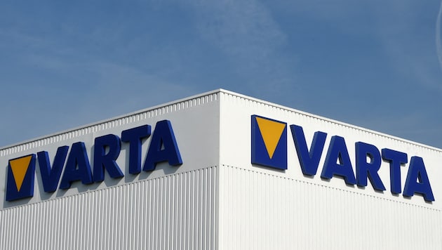 Der Batteriehersteller Varta ist finanzielle schwer angeschlagen (Bild: AFP/AFP (Symbolbild))