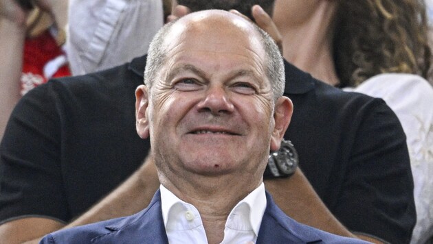 German Chancellor Olaf Scholz at the Germany-Denmark soccer match in Dortmund (Bild: AFP/Ina Fassbender)