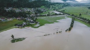 Hochwasser 2023 in Mittersill: Felder wurden überschwemmt. (Bild: EXPA/ JFK)