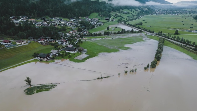 Hochwasser 2023 in Mittersill: Felder wurden überschwemmt. (Bild: EXPA/ JFK)