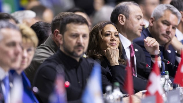 For many, Kamala Harris is a great unknown on the international stage. (Bild: AFP/URS FLUEELER)