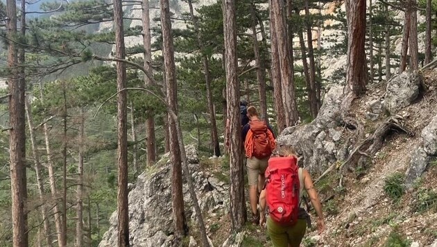 The German hikers were stuck in rough terrain. 47-year-old made an emergency call. (Bild: Bergrettung Reichenau)