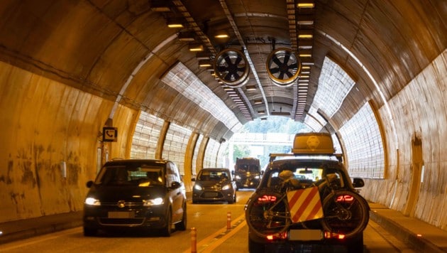 Ab September wird der Verkehr wegen der Tunnelsanierung wieder einspurig geführt. (Bild: Scharinger Daniel, Krone KREATIV)