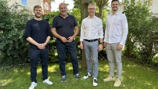 Markus Meusburger und Wolfgang Arming (beide SOS-Kinderdorf) mit Thomas Schöpf, Geschäftsführer ...