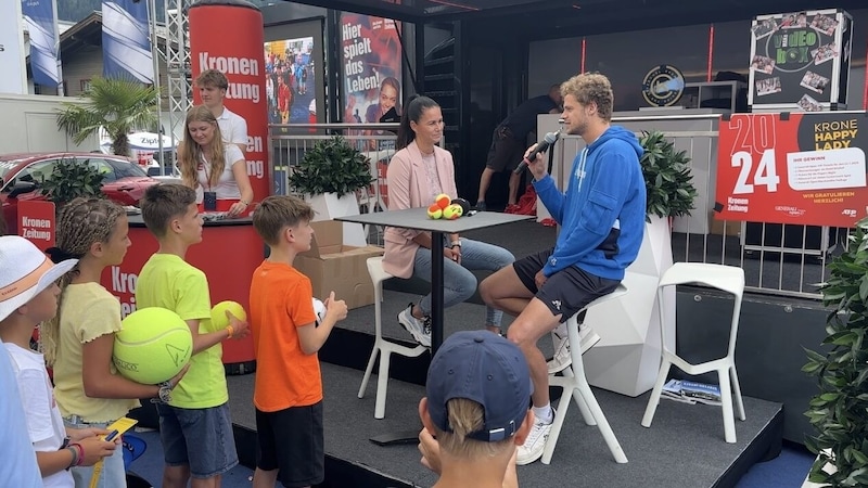 Yannick Hanfmann was relaxed during the "Krone" talk with editor Jasmin Steiner. (Bild: Claus Meinert)