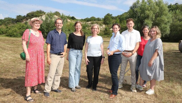 Elisabeth Mendoza, Wolfgang Spitzmüller, Anja Haider-Wallner, Ministerin Leonore Gewessler, Marlene Hrabanek-Bunyai, Philip Juranich, Daniela Krammer, Hanna Walk. (Bild: Judt Reinhard)