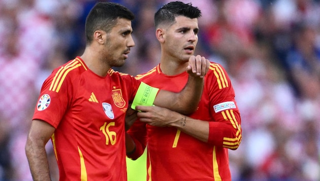 Rodri (left) and Alvaro Morata are now in trouble. (Bild: AFP/APA/Christophe SIMON)