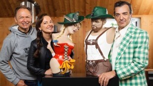 Begeistert begrüßt wurden „Marianne &amp; Jakob“ von Geschäftsführer Gerhard Schilling (li.), ...