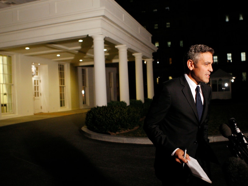 George Clooney outside the White House in Washington (Bild: AP ( via APA) Austria Presse Agentur/Pablo Martinez Monsivais)