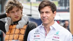 Mercedes-Teamchef Toto Wolff (re.) äußert sich über Kimi Antonelli. (Bild: GEPA pictures, APA/ERWIN SCHERIAU)
