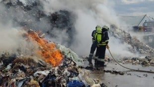 In Wiener Neustadt forderte ein Großbrand in einer Müllverarbeitungsanlage um die 70 ...