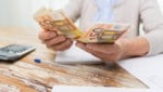 Berufstätige könnten, so die Befürchtung, um bis zu 34.000 Euro an späteren Verlusten bei der Pension erleiden. (Bild: stock.adobe.com/lev dolgachov)