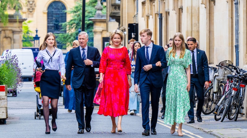 König Philippe, Filip von Belgien, Königin Mathilde, Prinzessin Elisabeth, Prinz Emmanuel und Prinzessin Eleonore bei der Abschlussfeier von Prinzessin Elisabeth am Lincoln College im Sheldonian Theater der Universität Oxford. (Bild: picturedesk.com/Dutch Press Photo Agency / Action Press)