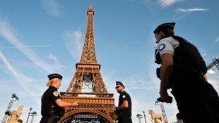 Die Polizei ist in der ganzen Stadt massiv präsent. (Bild: AFP/AFP or licensors)