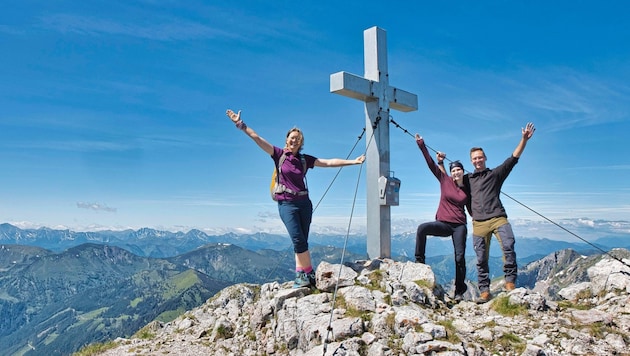 You've made it! The summit cross has been climbed (Bild: Weges)