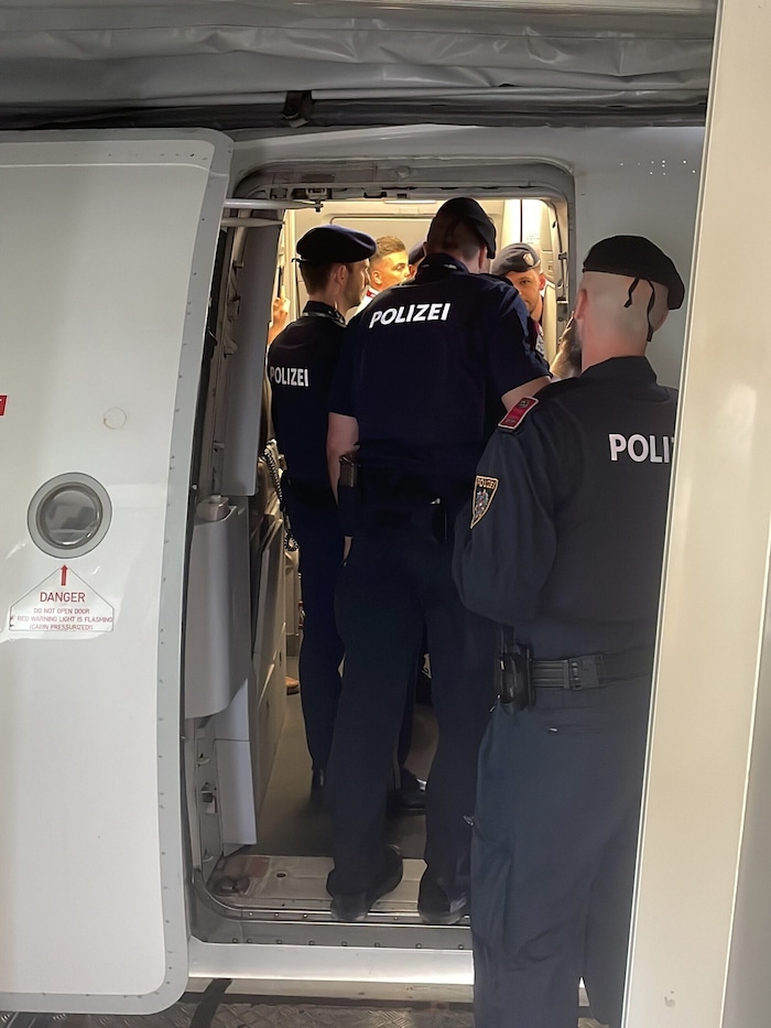 Aktivisten hatten am Mittwoch den Abflug einer Maschine nach Rom verzögert. 