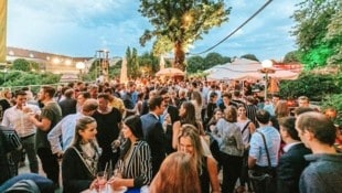 Im Techno Cafe im Volksgarten ist immer volles Haus.