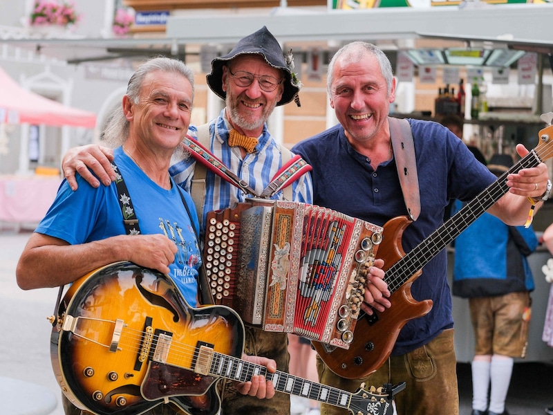 Traditionell am letzten Juli-Wochenende verwandelt sich Windischgarsten in ein pulsierendes Zentrum für Lederhosen-Fans aus aller Welt – die „Krone“ präsentiert das Spektakel. Mit Straßenkünstlern, Oldtimertraktoren und vielem mehr. Datum: 26. bis 28. Juli Infolink: urlaubsregion-pyhrn-priel.at (Bild: Einöder Horst/Horst Einöder/Flashpictures)