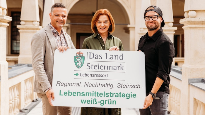 Simone Schmiedtbauer mit  Wolfgang Fank (li.) und Robert Buchbauer