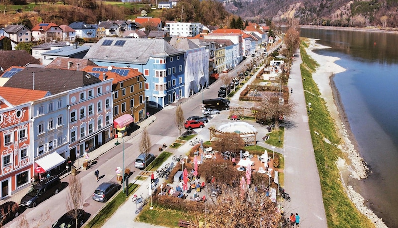 Aschach an der Donau würde die 30er-Begrenzung im Ortszentrum in Zukunft gerne selbst kontrollieren. (Bild: Einöder Horst)