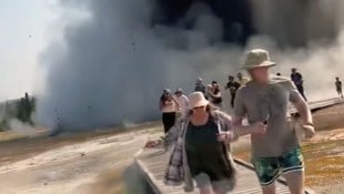Die Touristen rannten um ihr Leben. (Bild: Screenshot facebook.com/vlada.bolotinsky)