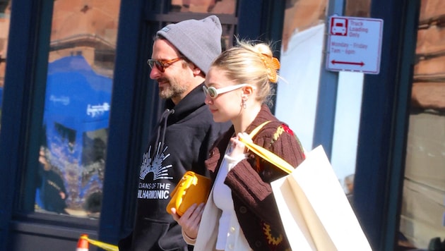 Bradley Cooper und Gigi Hadid genießen ihre Beziehung. (Bild: www.viennareport.at)